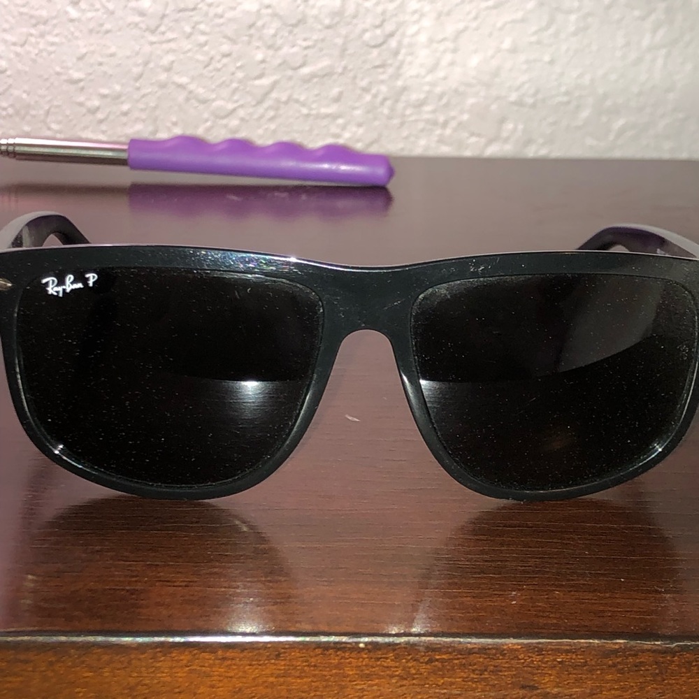 Ray ban sunglasses. Black. Good condition.